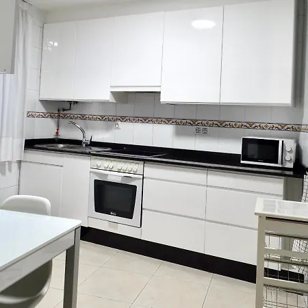 Apartment Piso Riazor 4 *
